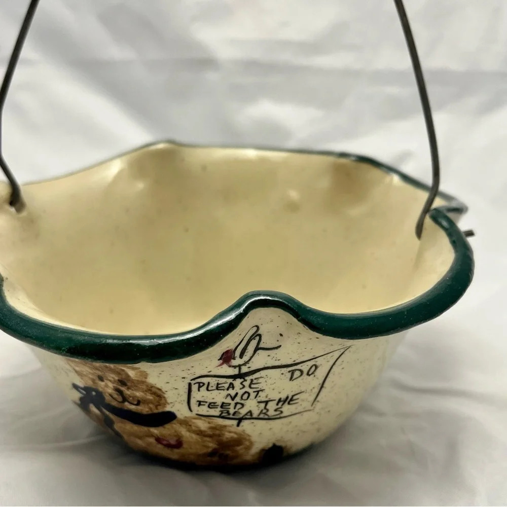 Heart And Soul Pottery Basket Searcy Arkansas, Don’t Feed the Bears, Vintage EUC